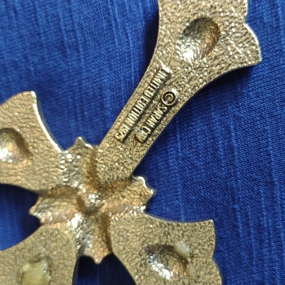 Sarah Coventry cross necklace gold - Picture 5 of 7